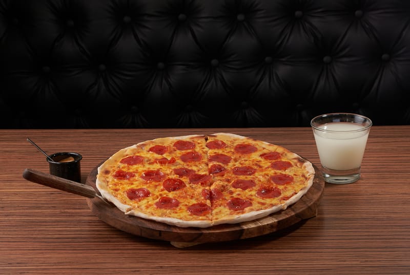 Pepperoni pizza classic with thick crust